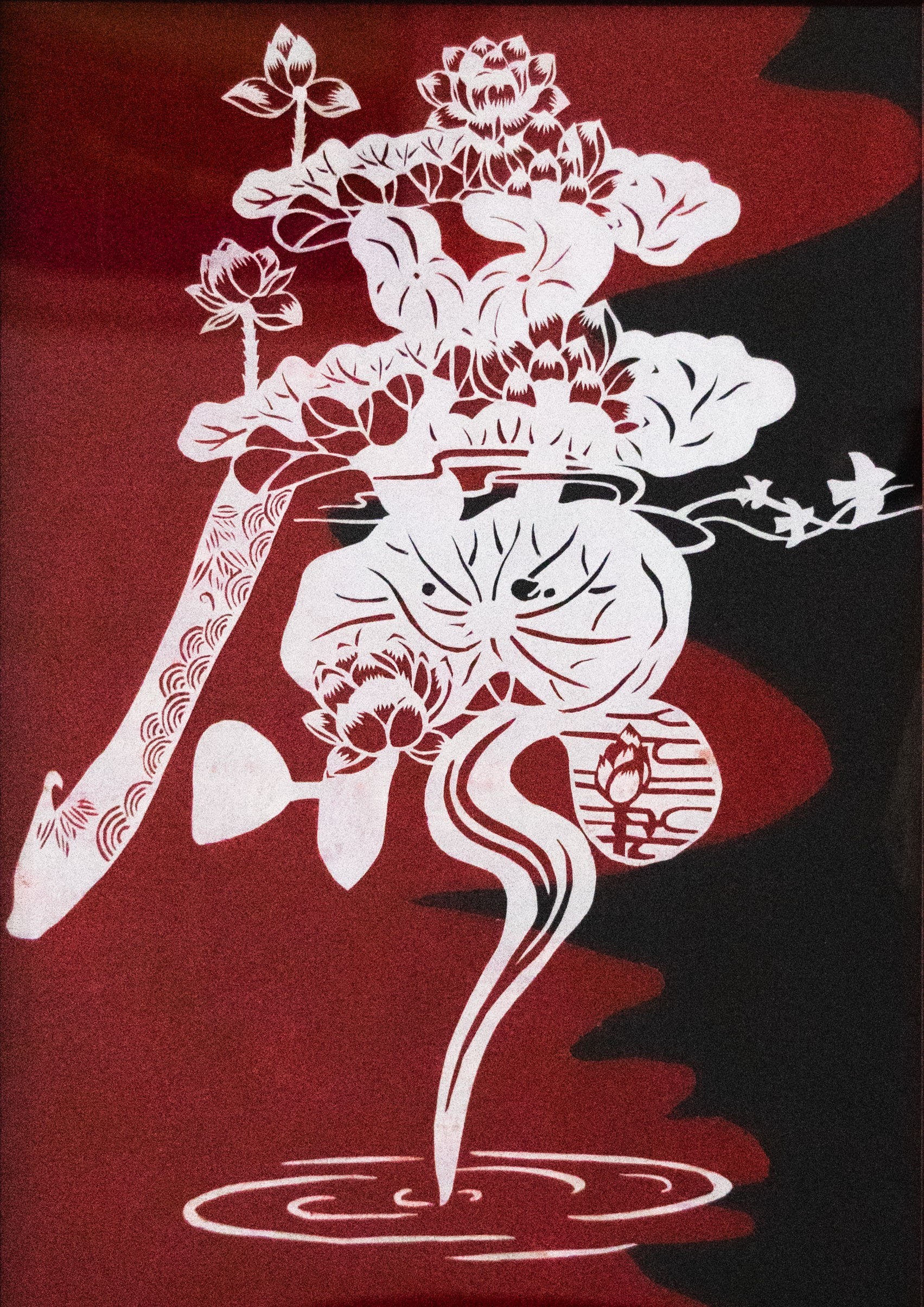 傅诗雯  剪纸《盛夏莲白红千秋》.jpg